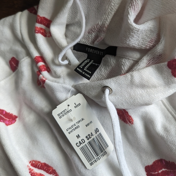 Forever 21 White with kiss print cropped hoodie (med) - Picture 3 of 4